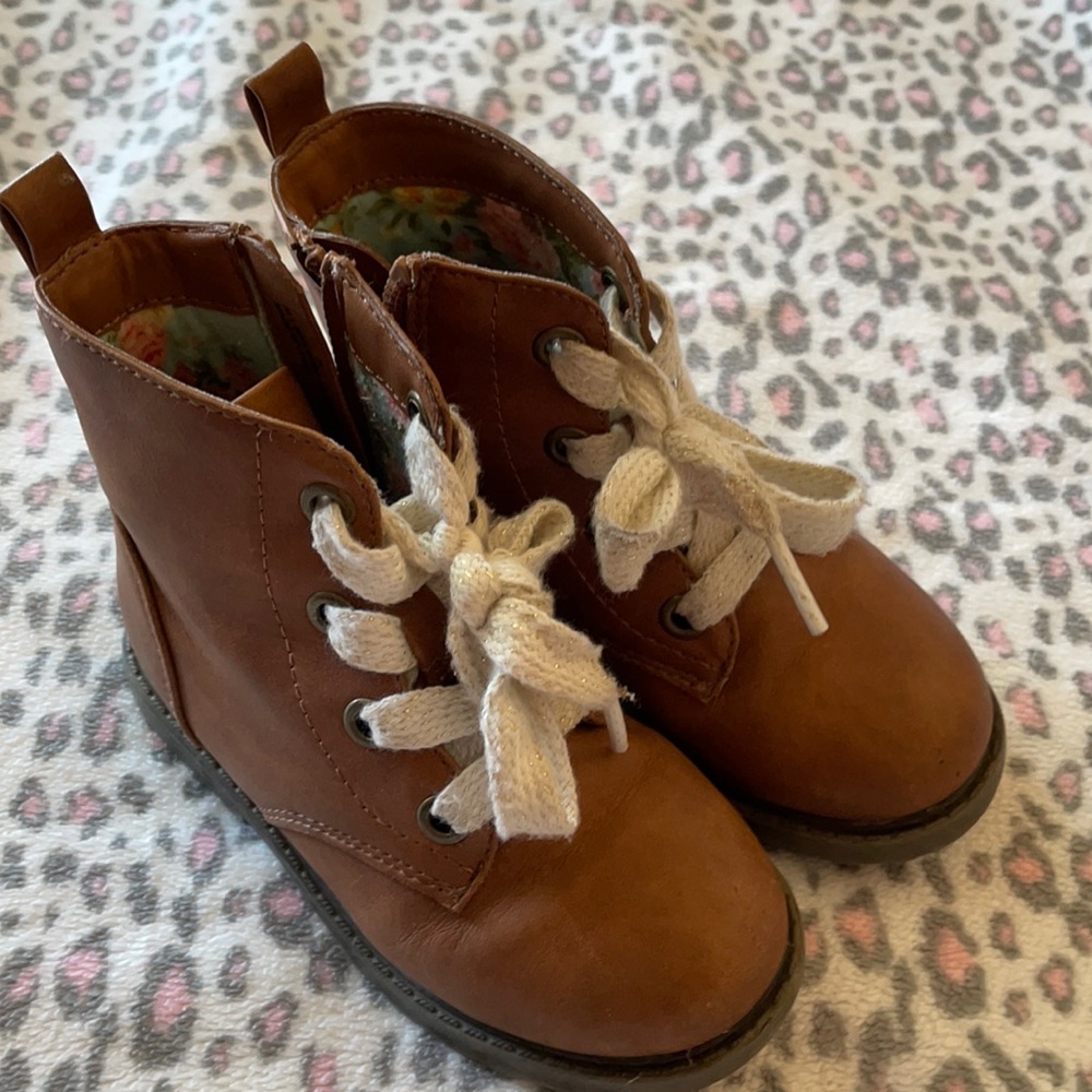 Toddler size 7 boots still in great shape
